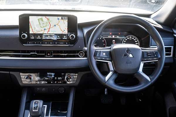 2023 Mitsubishi Outlander Black Edition ZM