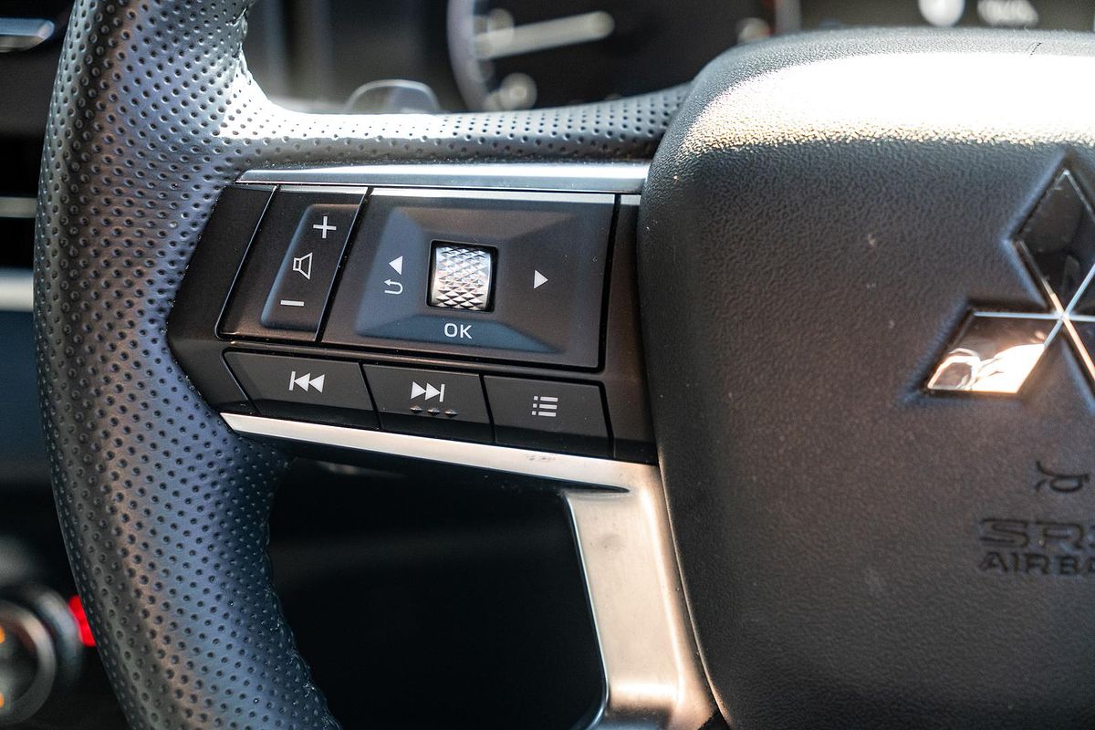 2023 Mitsubishi Outlander Black Edition ZM