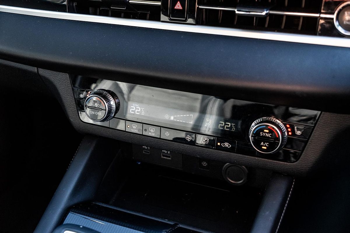 2023 Mitsubishi Outlander Black Edition ZM