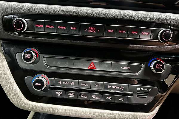 2016 Kia Carnival Platinum YP