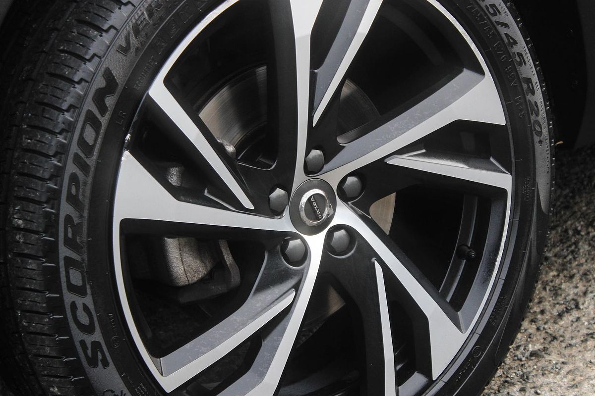 2018 Volvo XC40 D4 R-Design Launch Edition