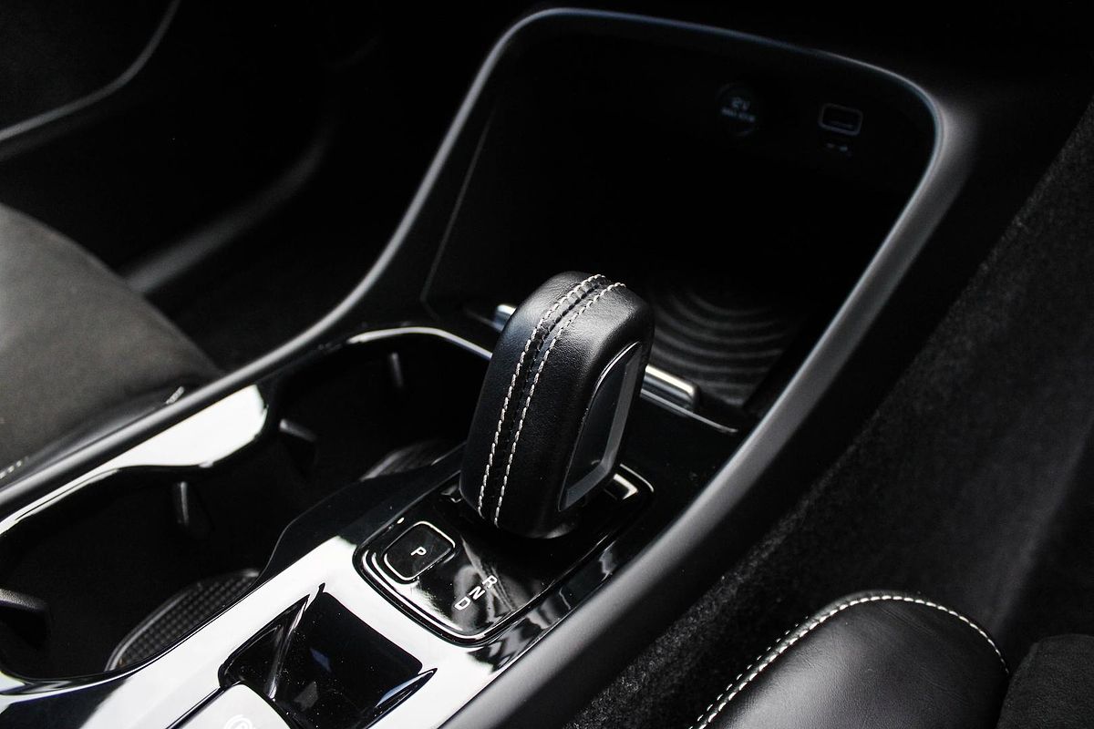 2018 Volvo XC40 D4 R-Design Launch Edition