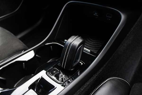 2018 Volvo XC40 D4 R-Design Launch Edition