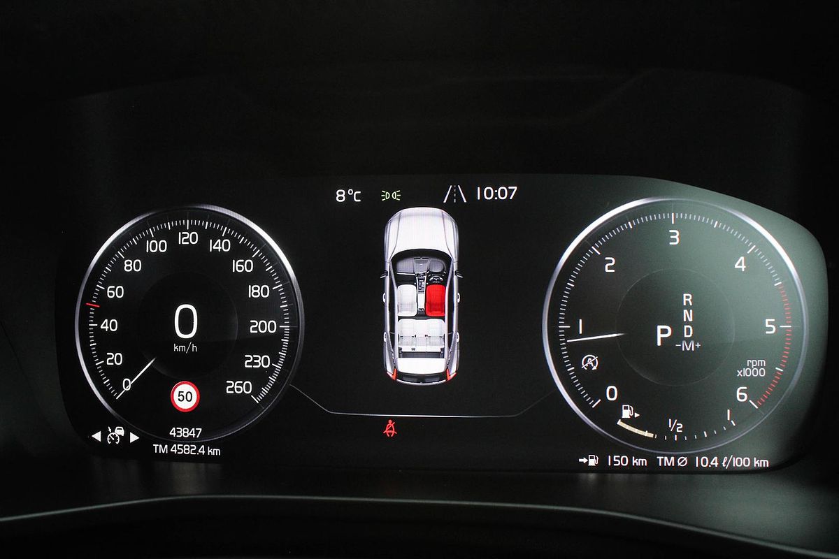 2018 Volvo XC40 D4 R-Design Launch Edition