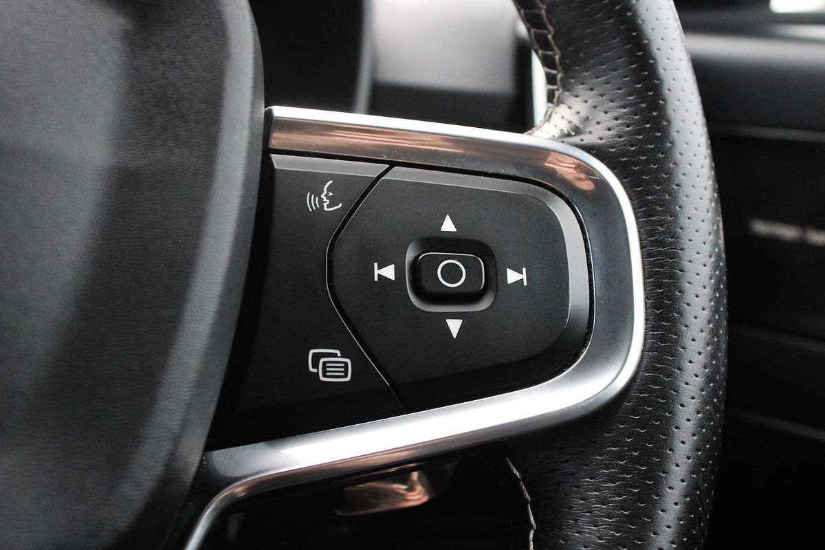 2018 Volvo XC40 D4 R-Design Launch Edition