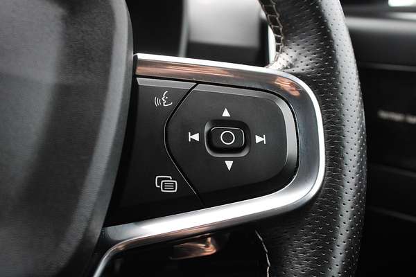 2018 Volvo XC40 D4 R-Design Launch Edition