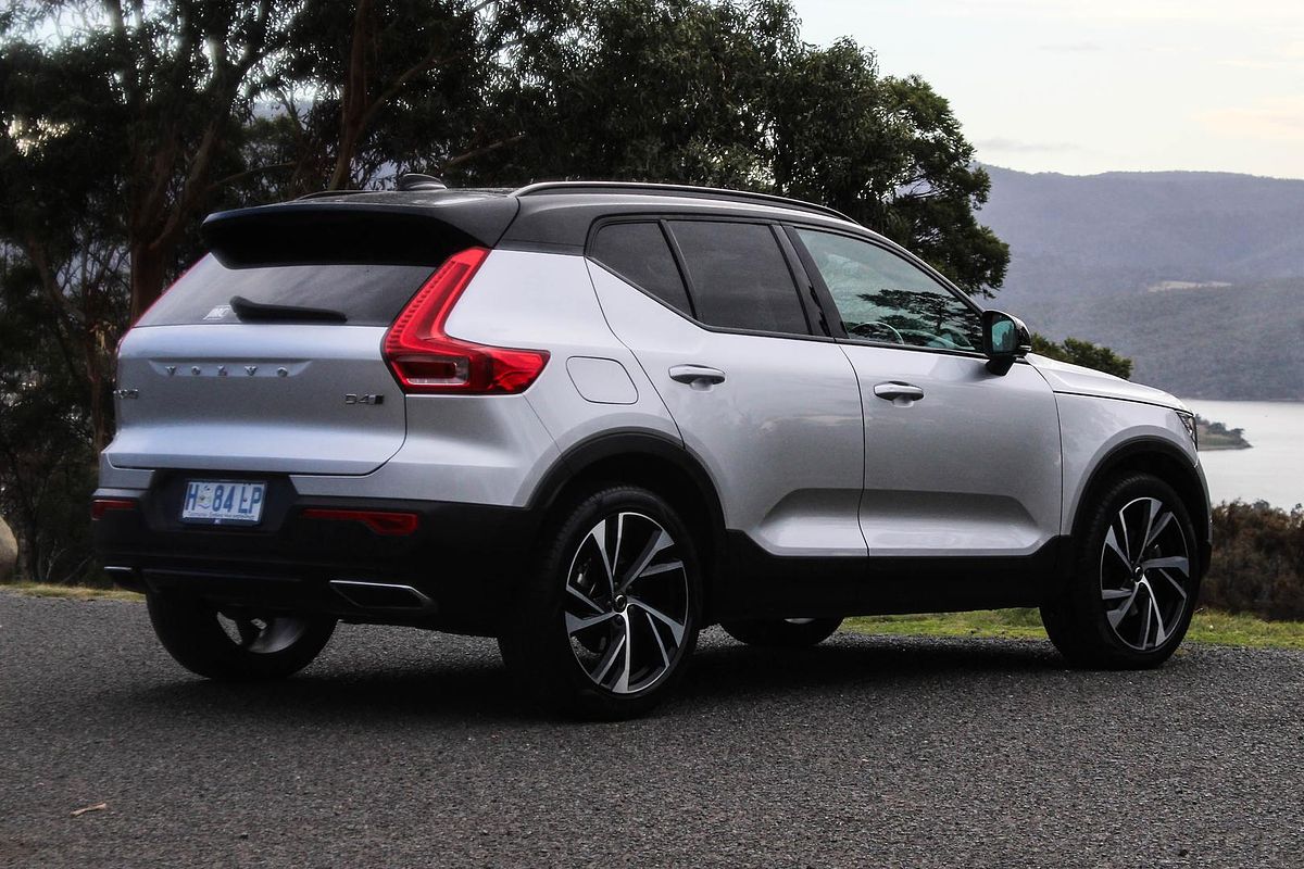 2018 Volvo XC40 D4 R-Design Launch Edition