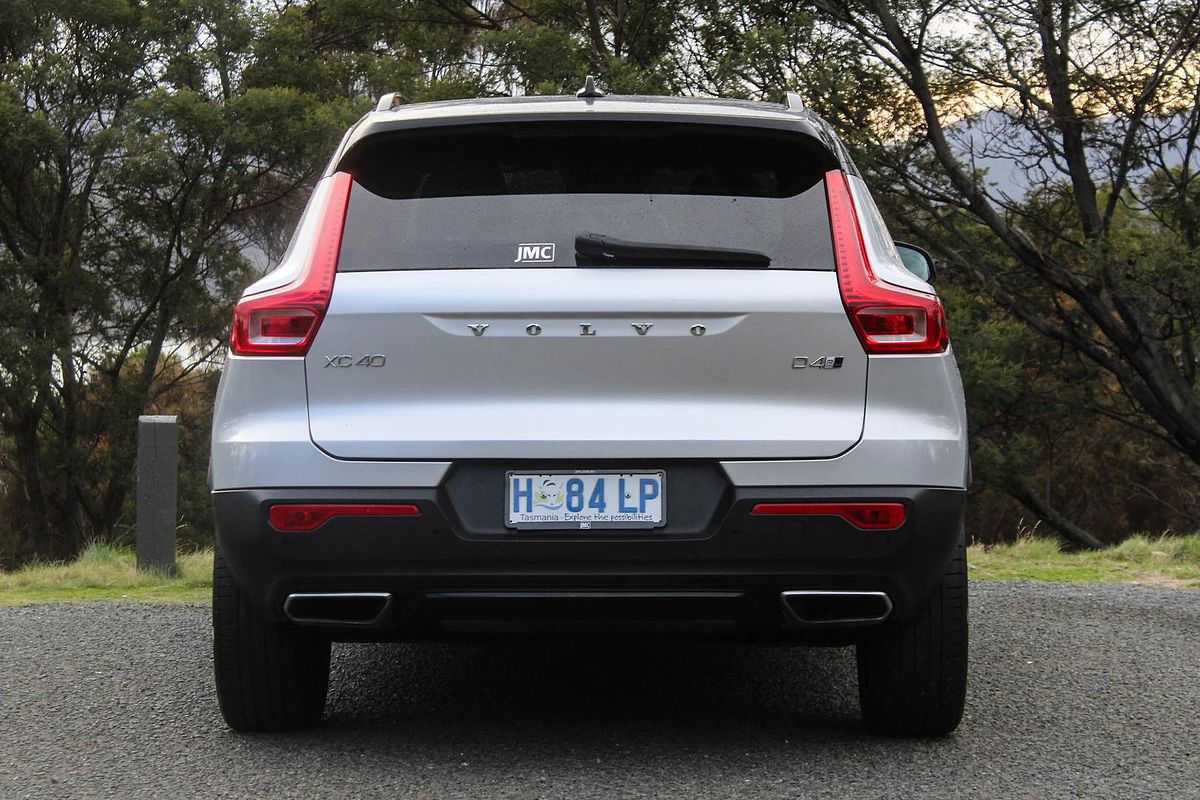 2018 Volvo XC40 D4 R-Design Launch Edition