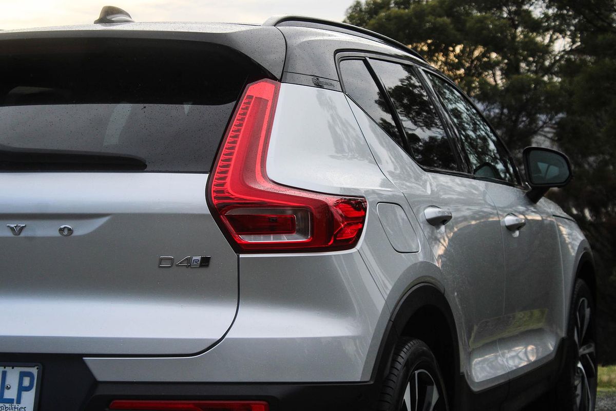 2018 Volvo XC40 D4 R-Design Launch Edition
