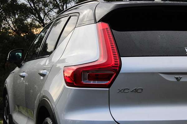 2018 Volvo XC40 D4 R-Design Launch Edition