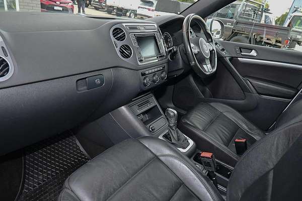 2016 Volkswagen Tiguan 155TSI R-Line 5N