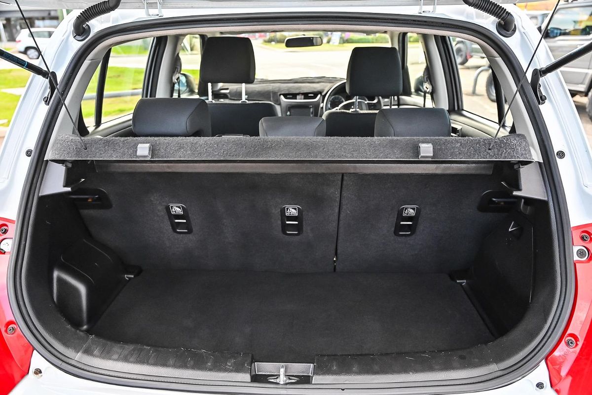 2014 Suzuki Swift GL Navigator FZ