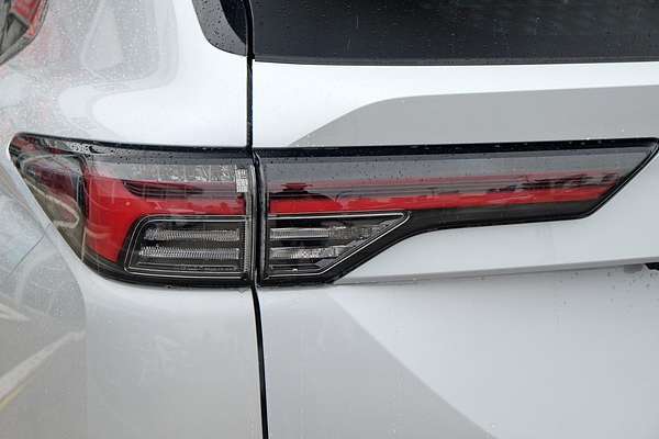 2025 Mitsubishi Outlander Exceed Tourer ZM