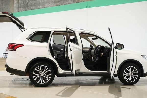 2017 Mitsubishi Outlander LS Safety Pack ZK