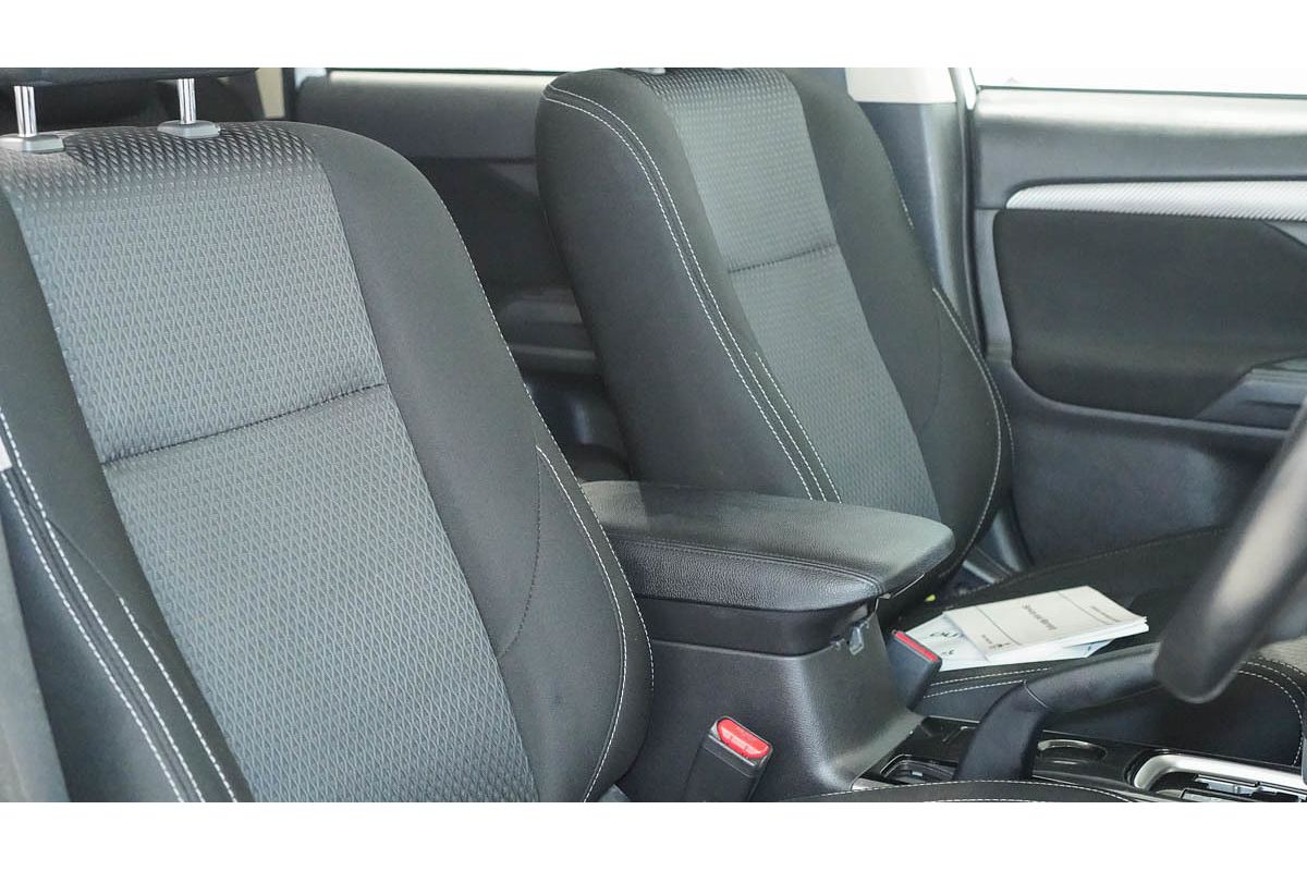 2017 Mitsubishi Outlander LS Safety Pack ZK
