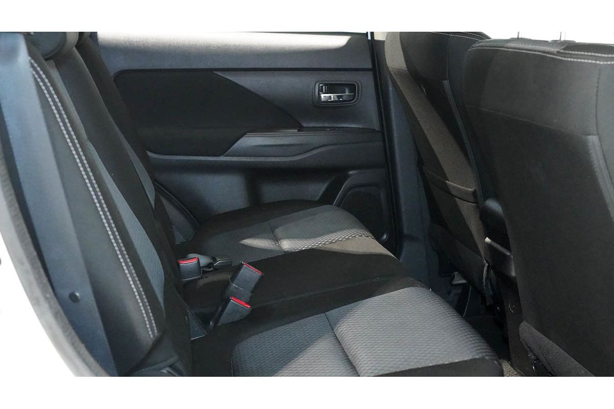 2017 Mitsubishi Outlander LS Safety Pack ZK