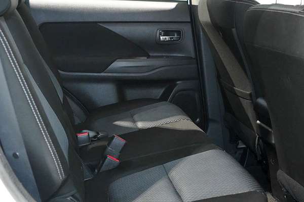 2017 Mitsubishi Outlander LS Safety Pack ZK
