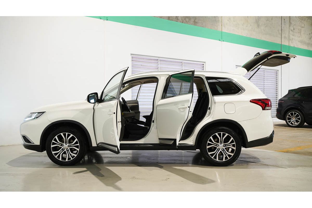 2017 Mitsubishi Outlander LS Safety Pack ZK