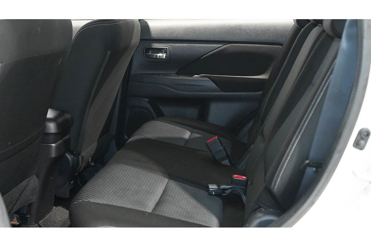 2017 Mitsubishi Outlander LS Safety Pack ZK