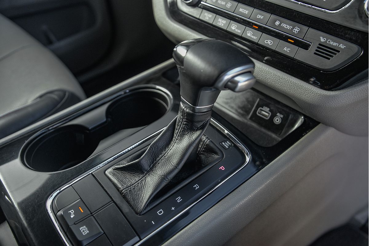 2017 Kia Carnival SLi YP