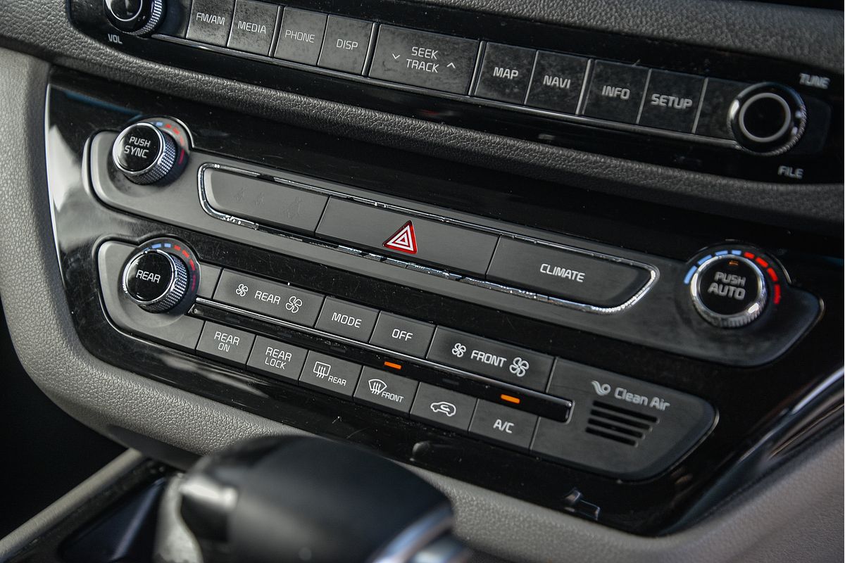 2017 Kia Carnival SLi YP