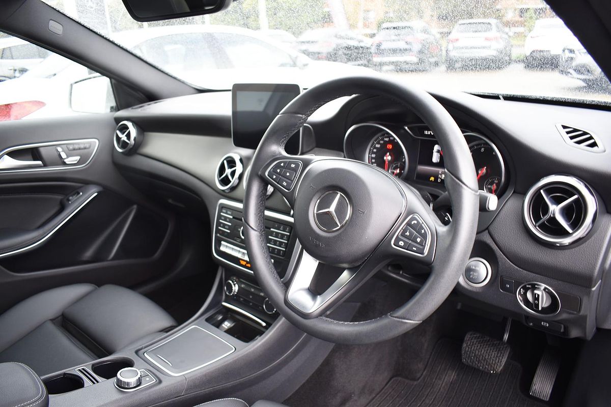 2017 Mercedes-Benz GLA-Class GLA180 X156