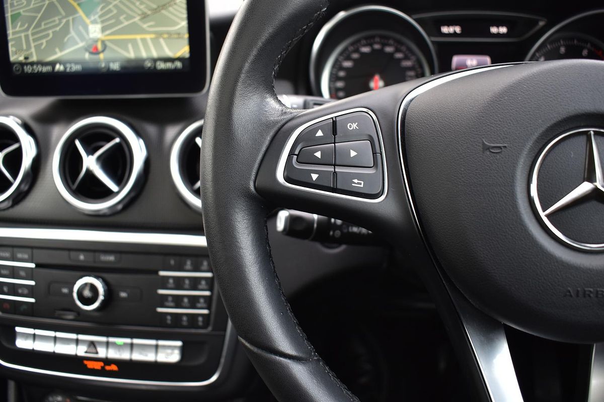 2017 Mercedes-Benz GLA-Class GLA180 X156