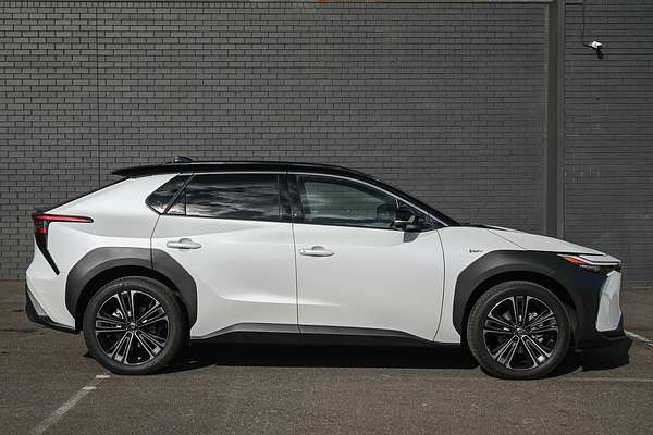 2024 Toyota bZ4X YEAM15R