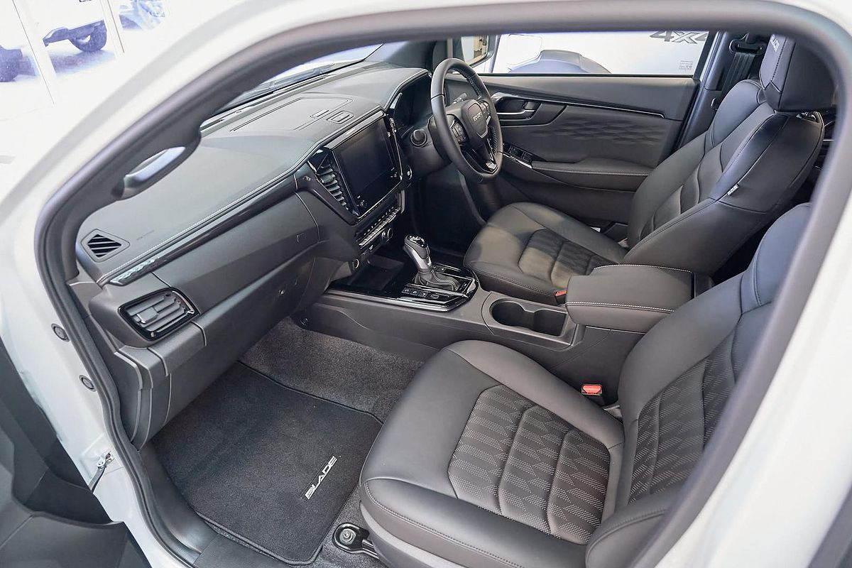 2025 Isuzu D-MAX BLADE 4X4