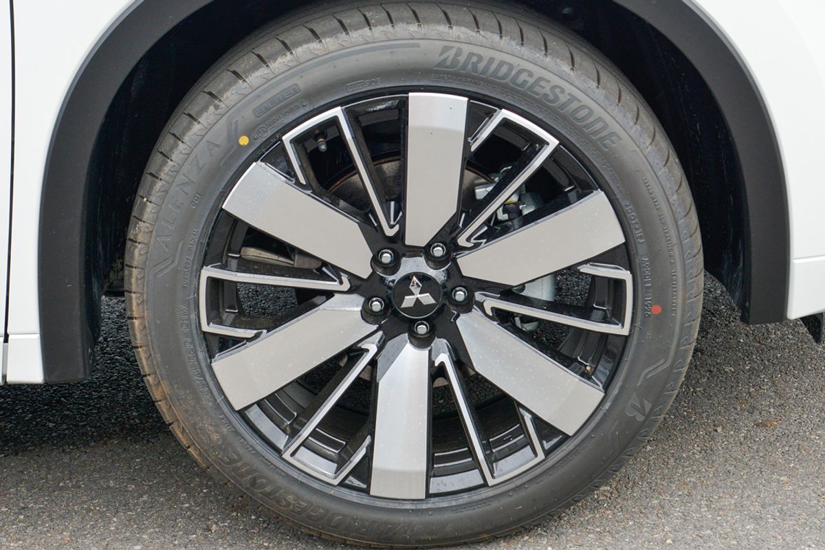 2025 Mitsubishi Outlander Exceed ZM