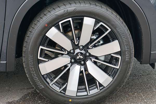 2025 Mitsubishi Outlander Exceed Tourer ZM