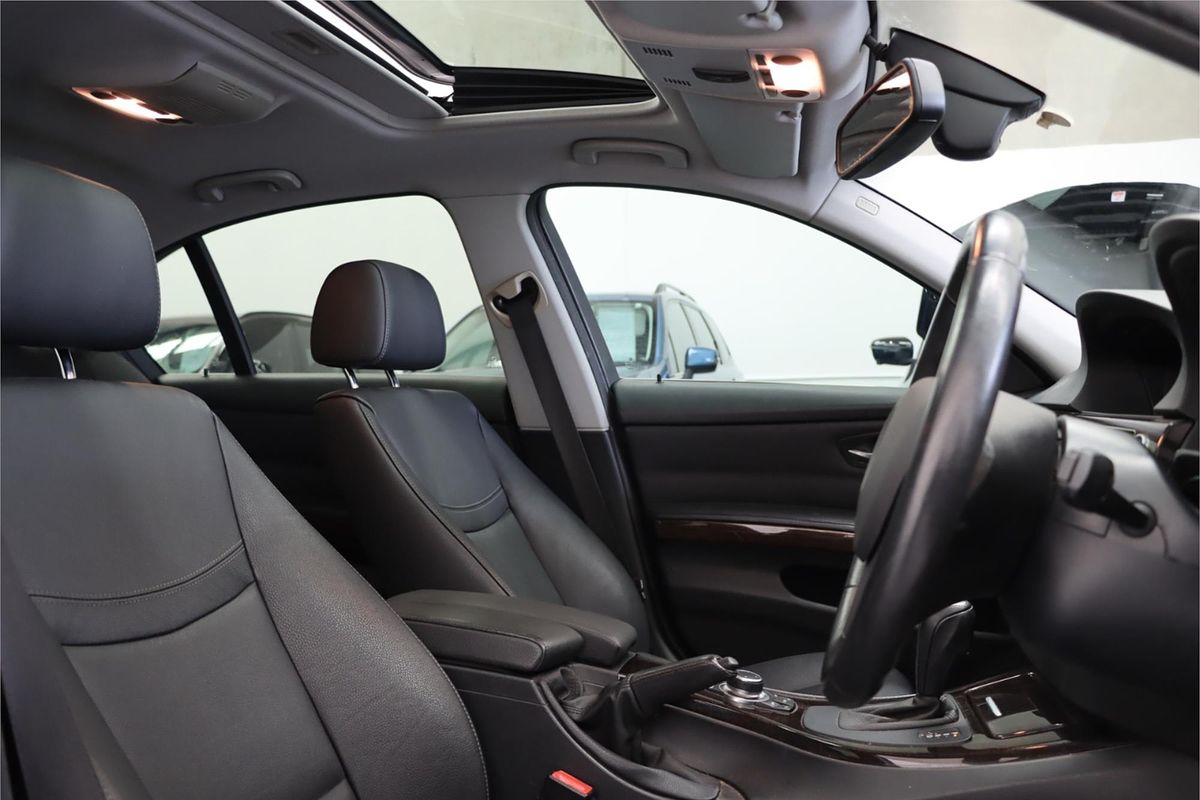 2011 BMW 3 Series 320d Lifestyle E90