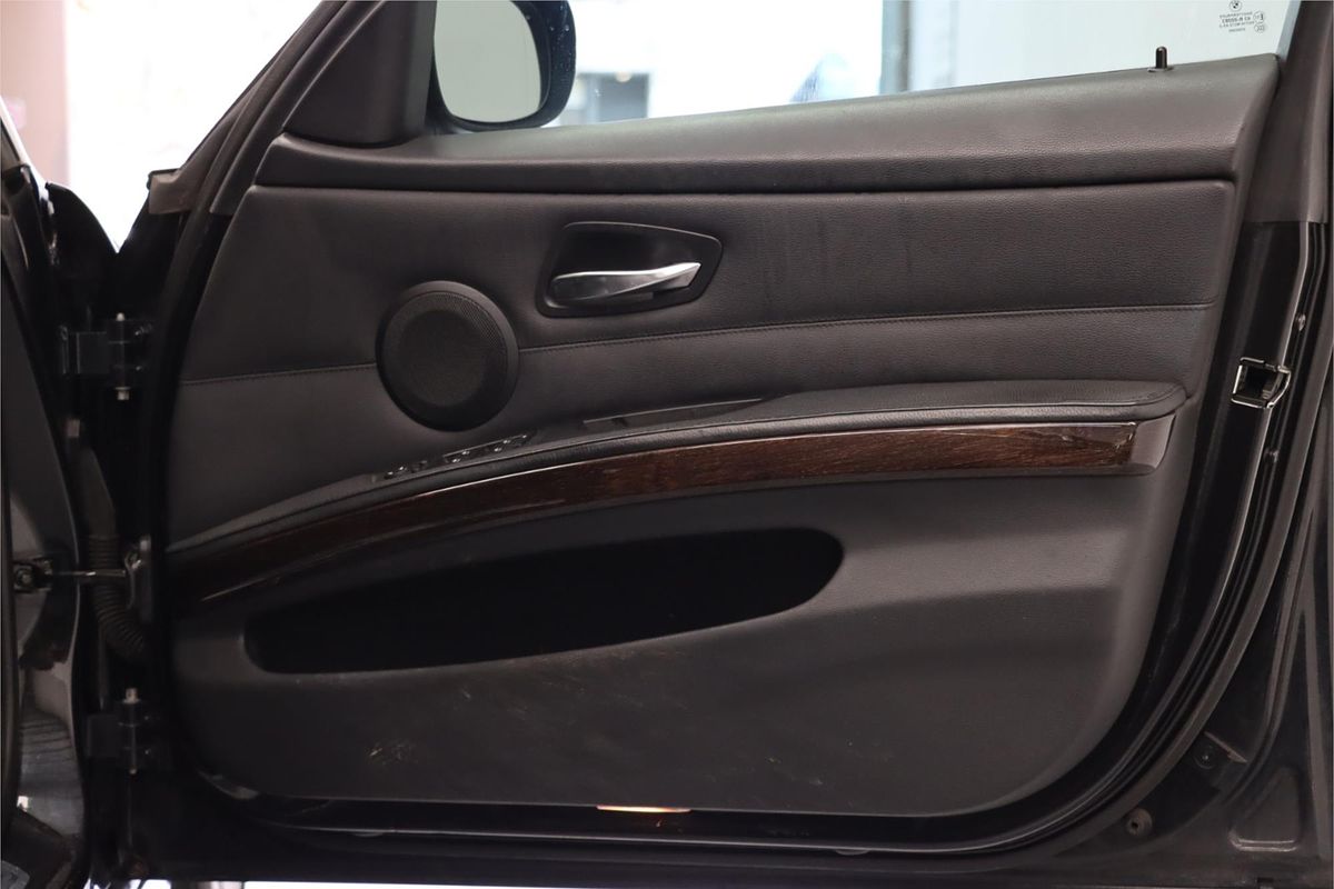 2011 BMW 3 Series 320d Lifestyle E90