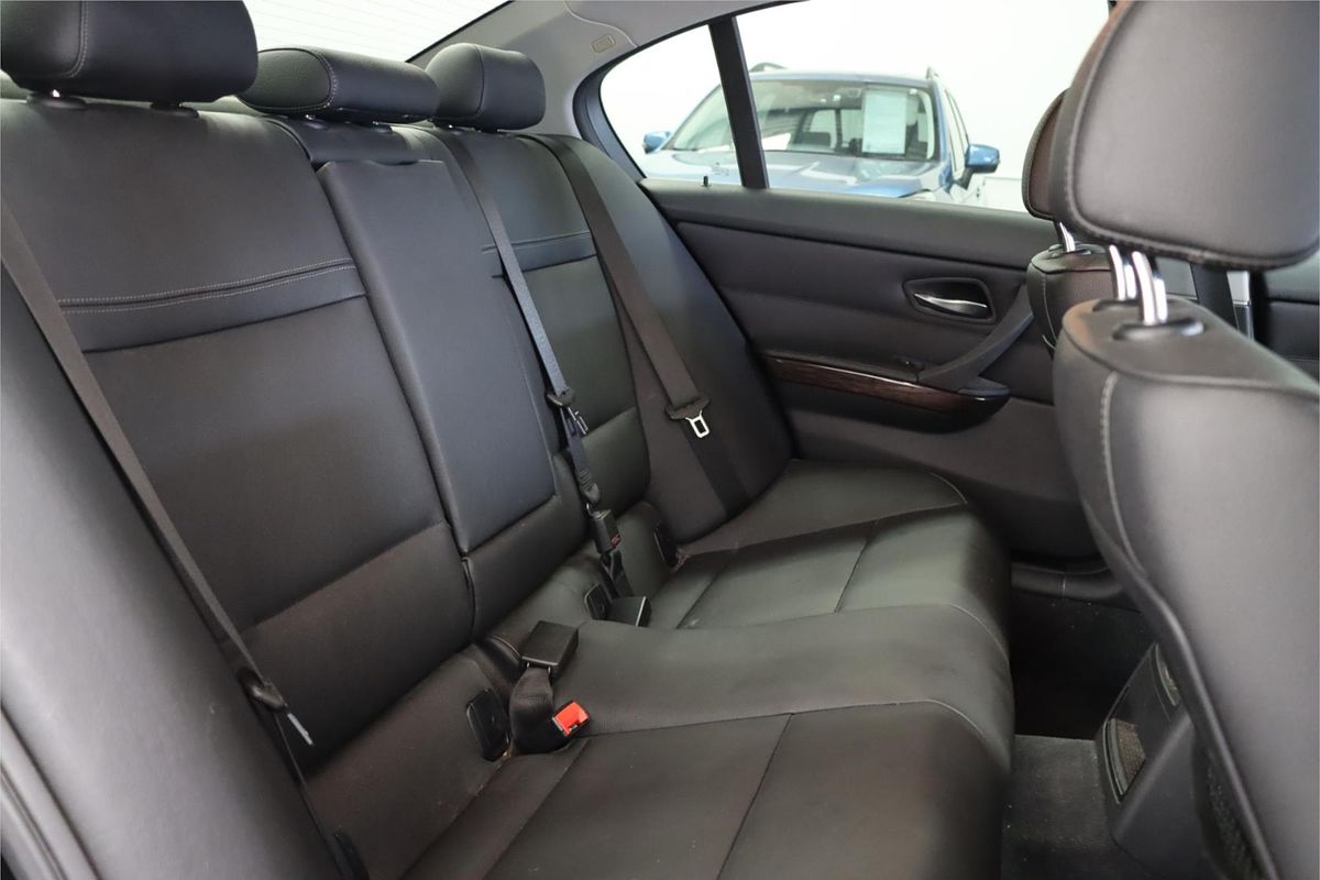 2011 BMW 3 Series 320d Lifestyle E90