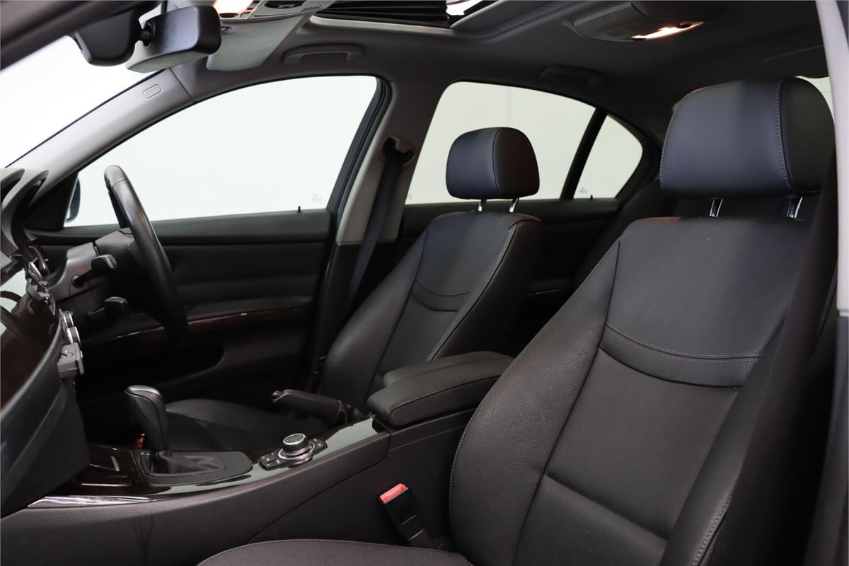 2011 BMW 3 Series 320d Lifestyle E90