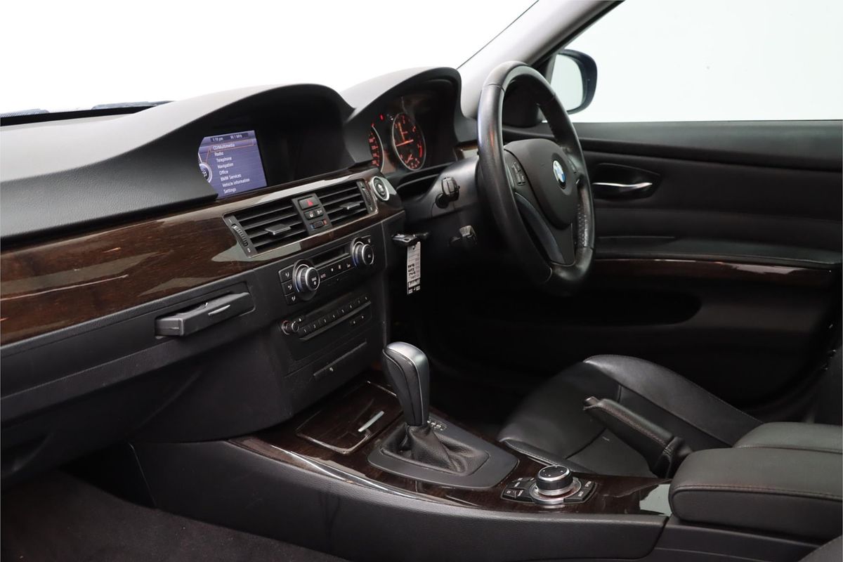 2011 BMW 3 Series 320d Lifestyle E90