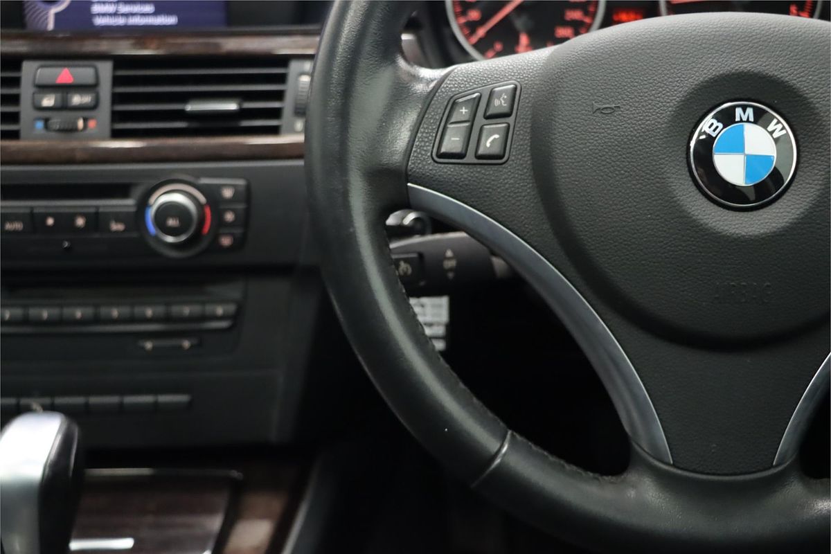 2011 BMW 3 Series 320d Lifestyle E90