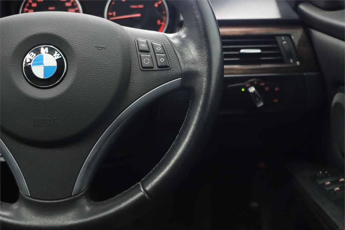 2011 BMW 3 Series 320d Lifestyle E90