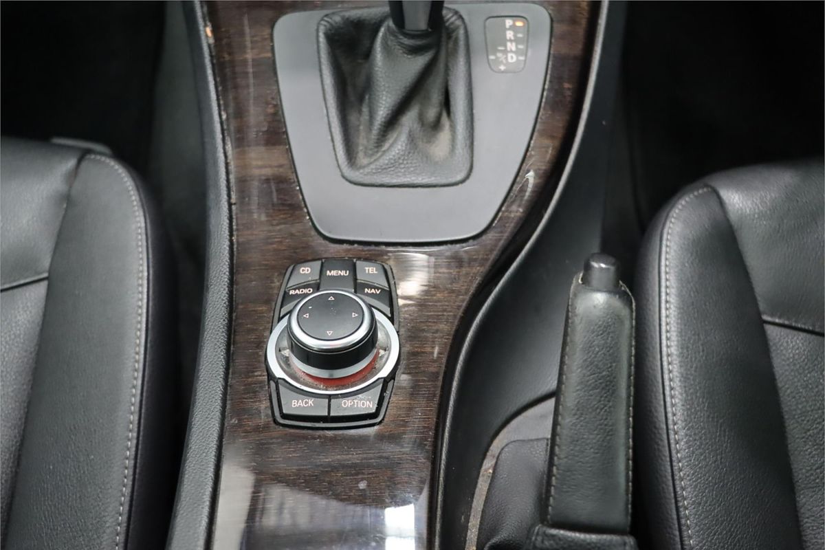2011 BMW 3 Series 320d Lifestyle E90