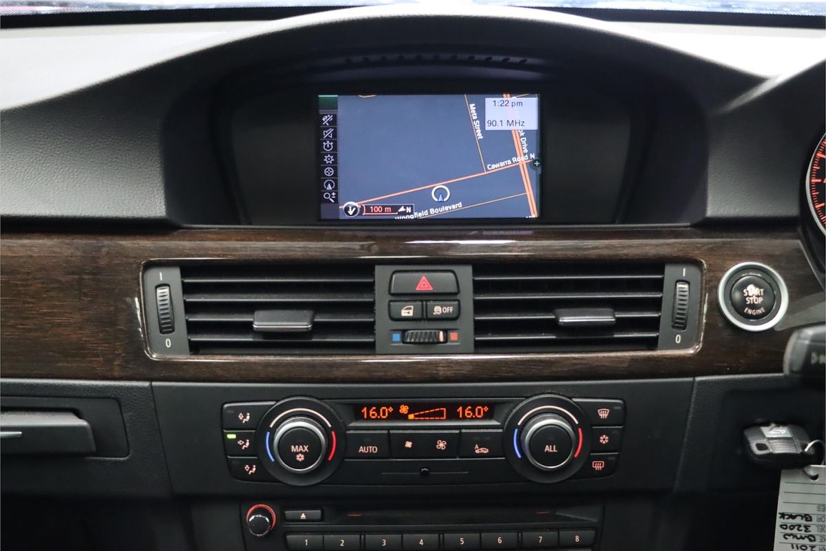 2011 BMW 3 Series 320d Lifestyle E90