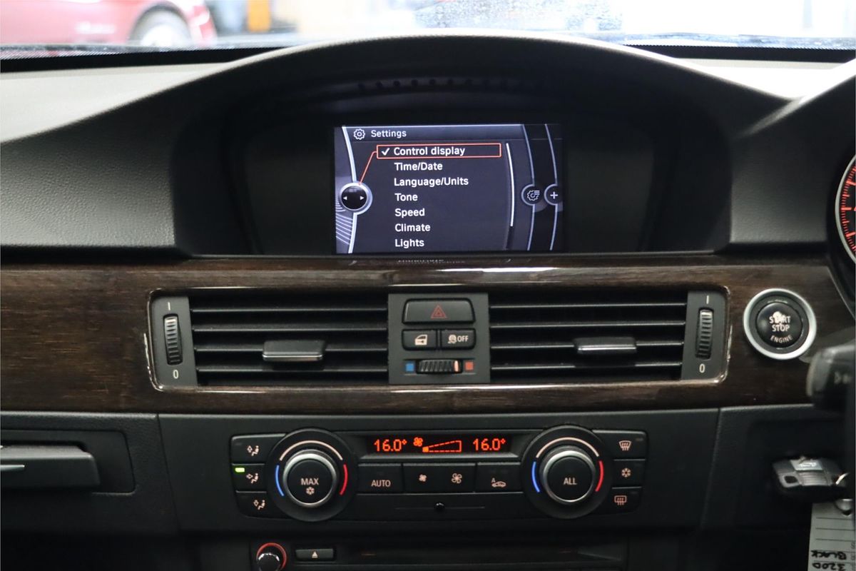 2011 BMW 3 Series 320d Lifestyle E90