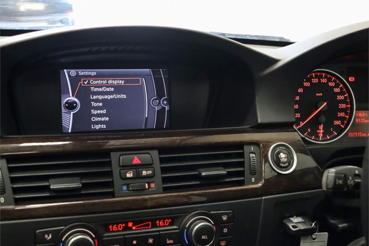 2011 BMW 3 Series 320d Lifestyle E90