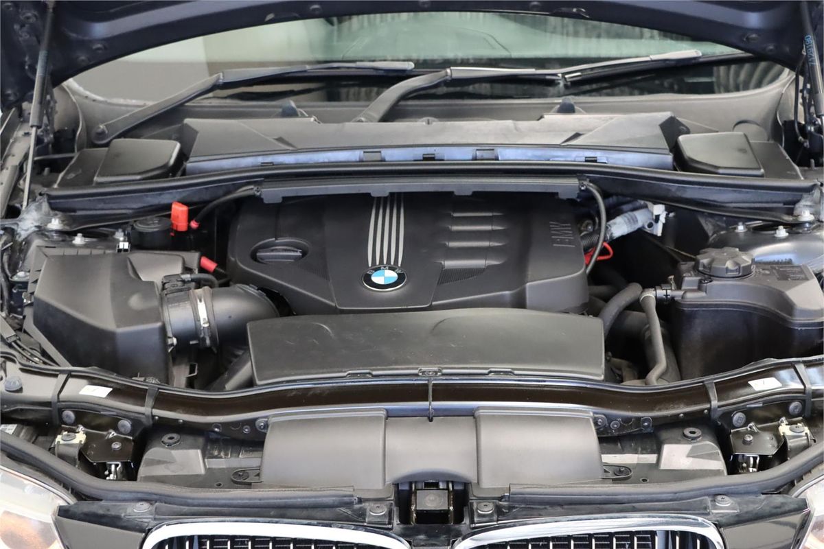 2011 BMW 3 Series 320d Lifestyle E90