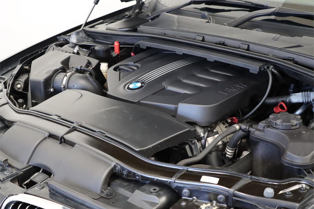 2011 BMW 3 Series 320d Lifestyle E90