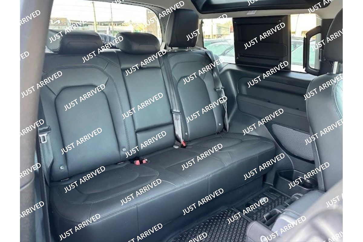 2022 Land Rover Defender 90 P300 L663