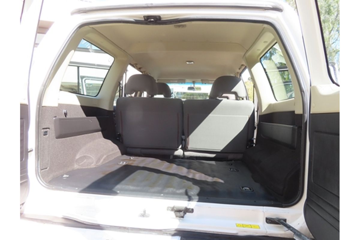 2010 Nissan Patrol DX GU 7