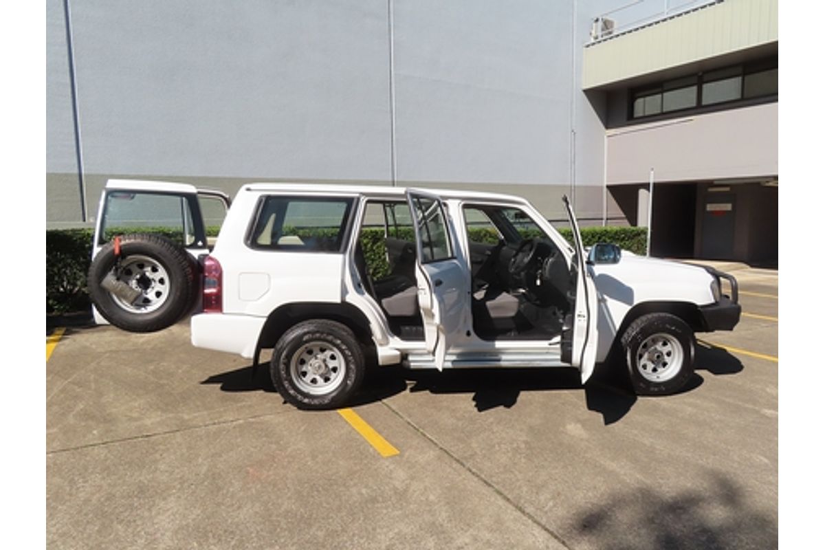 2010 Nissan Patrol DX GU 7