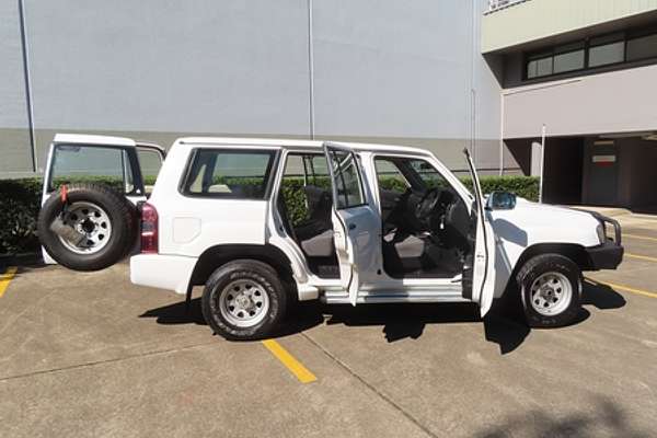 2010 Nissan Patrol DX GU 7