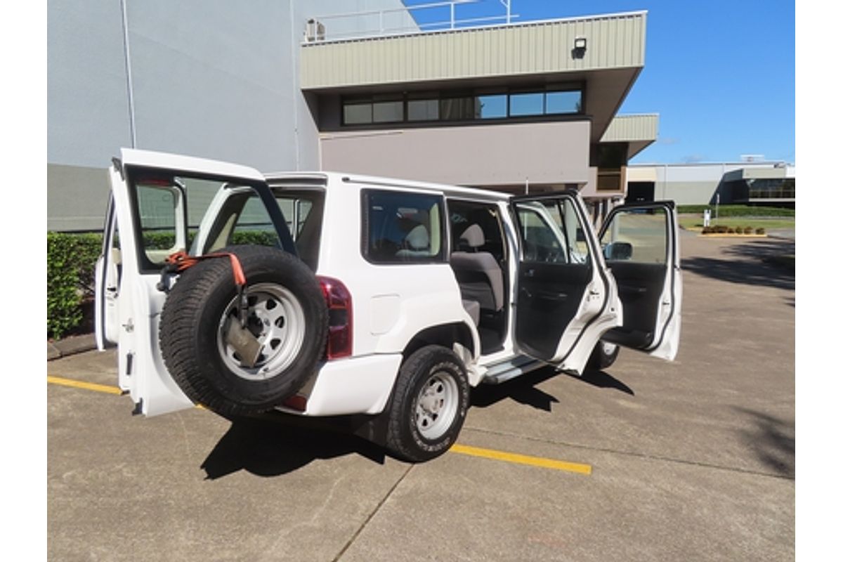 2010 Nissan Patrol DX GU 7