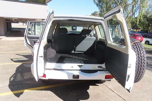 2010 Nissan Patrol DX GU 7